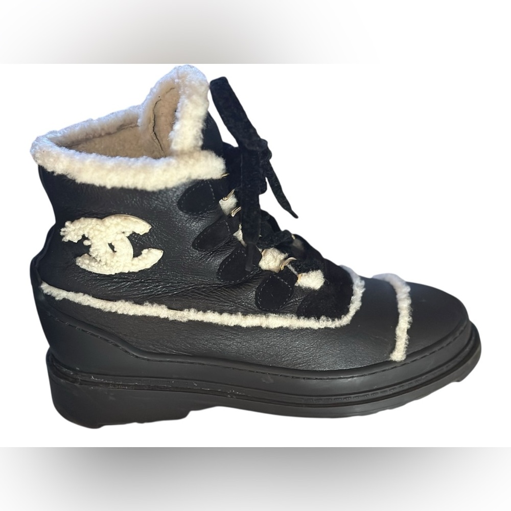 CHANEL Black Calfskin & White Shearling-Trim Lace-Up Sherpa Lined Combat Boots - Picture 3 of 15
